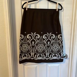 Ann Taylor Loft embroidered skirt with side zip.  Size 8